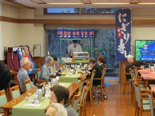 [施設の日常・イベント]【イベント　お寿司】