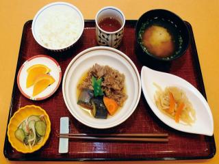 [お食事]夕食の一例（肉料理）