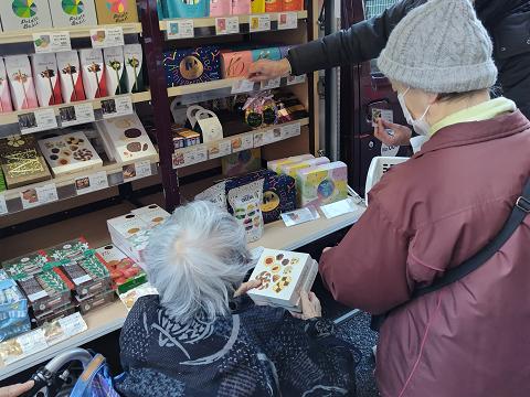 大盛況♪「阪急のスイーツ移動販売」