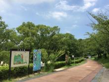 【大池公園】 車 5分
市役所のすぐ横にある広大な公園です。ヤギもいる市民の憩いの場所です。