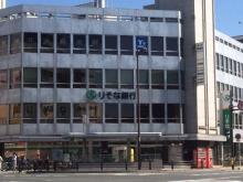 【銀行】 徒歩3分。太子橋今市駅を出てすぐの交差点には、りそな銀行がございます。