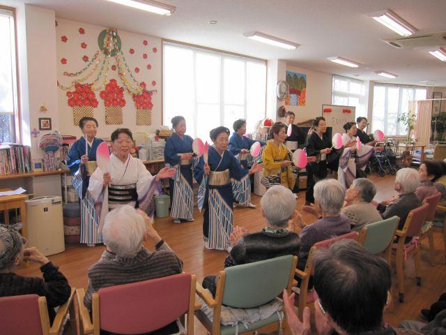 12月　14日　おどりのボランティアさん花むらさきさん来設