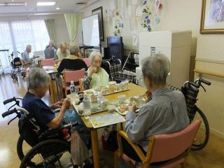 [施設の日常・イベント]【イベント　お誕生日会】
毎月、お誕生日会を開催しています。