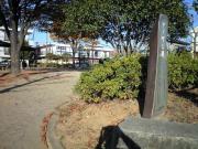 【隣接する「中ノ町公園」】 徒歩 1分
施設の目の前にある公園では小さな子連れの親子が。