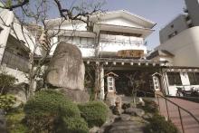 【二日市温泉】 徒歩 20分
1300年の歴史を持つ九州最古の温泉です。