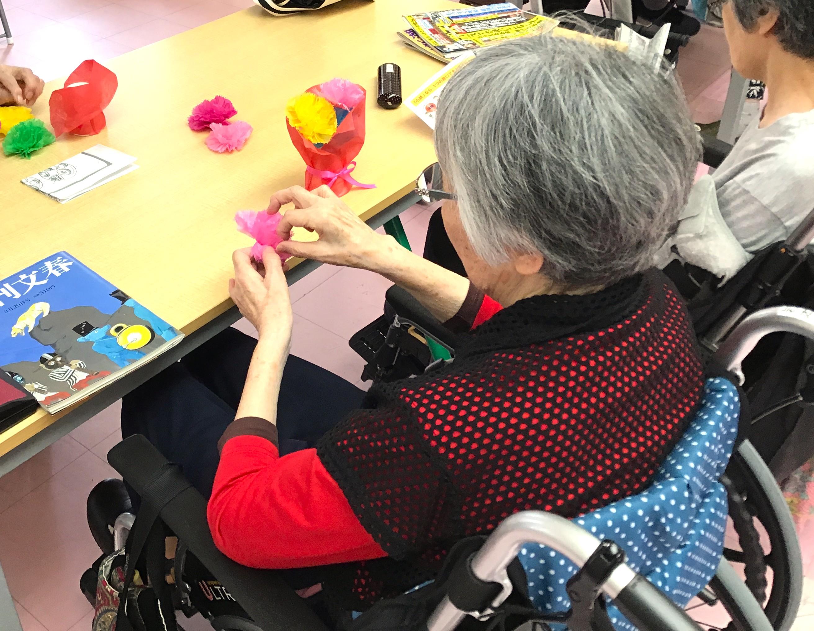 母の日の思い出を彩る手作りカーネーション ～心に咲く感謝の花束