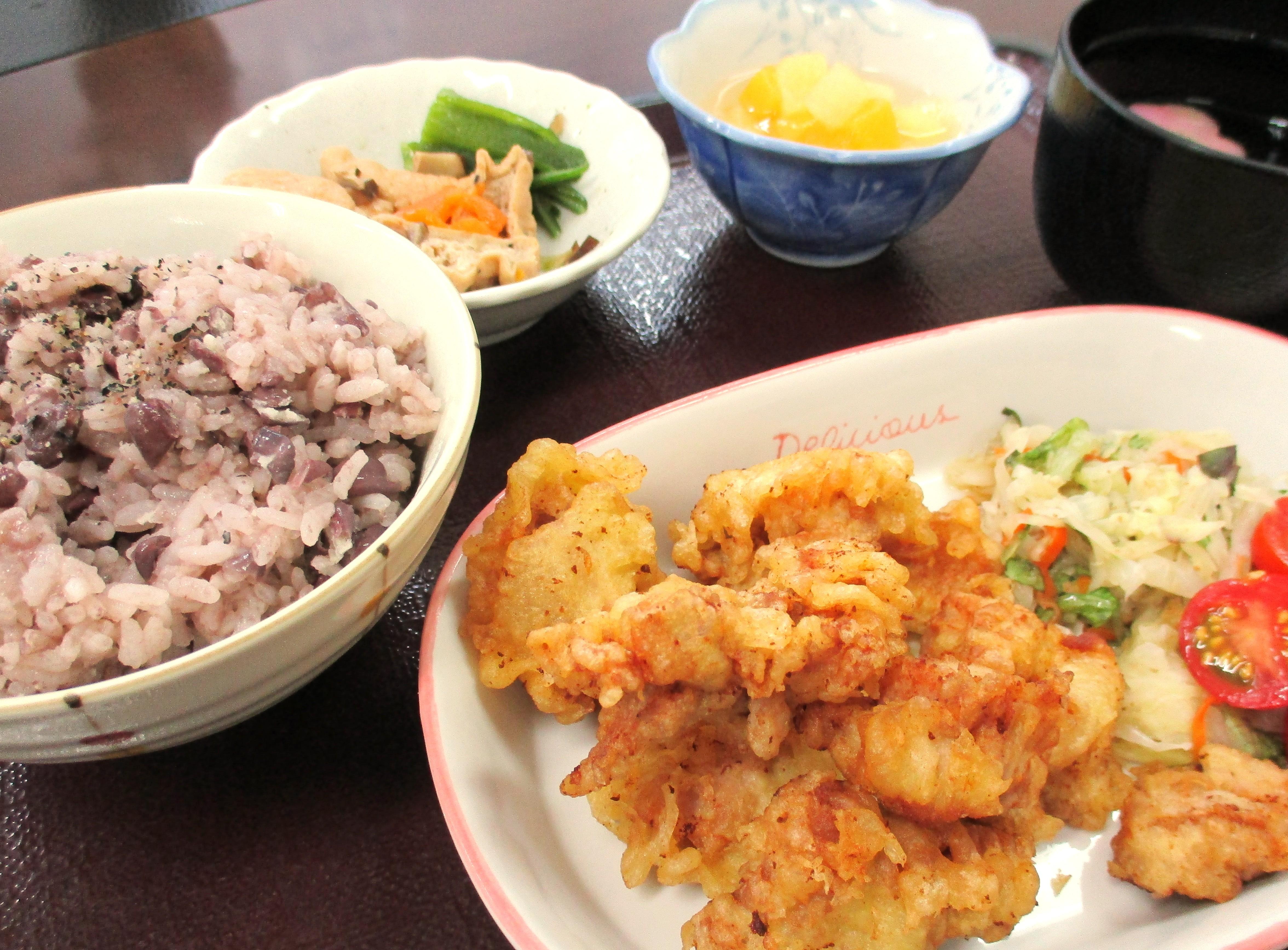 【毎月1日は赤飯の日】赤いごはんに込められた記憶がよみがえる