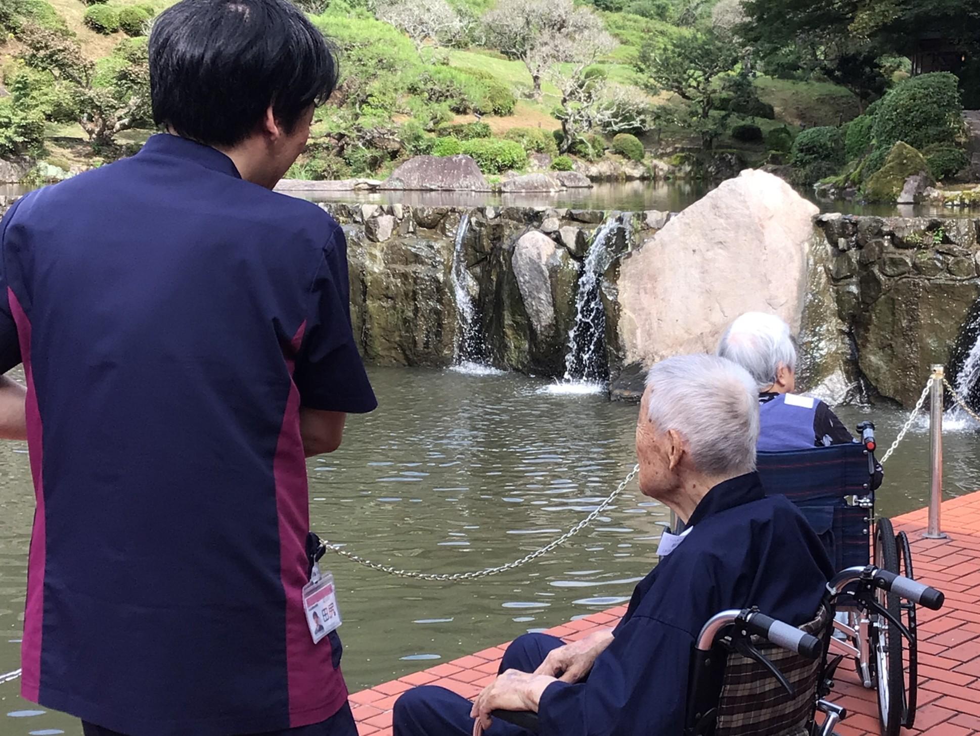 【外出レクリエーション】武雄市「陽光美術館・慧洲園」バスハイクレポート