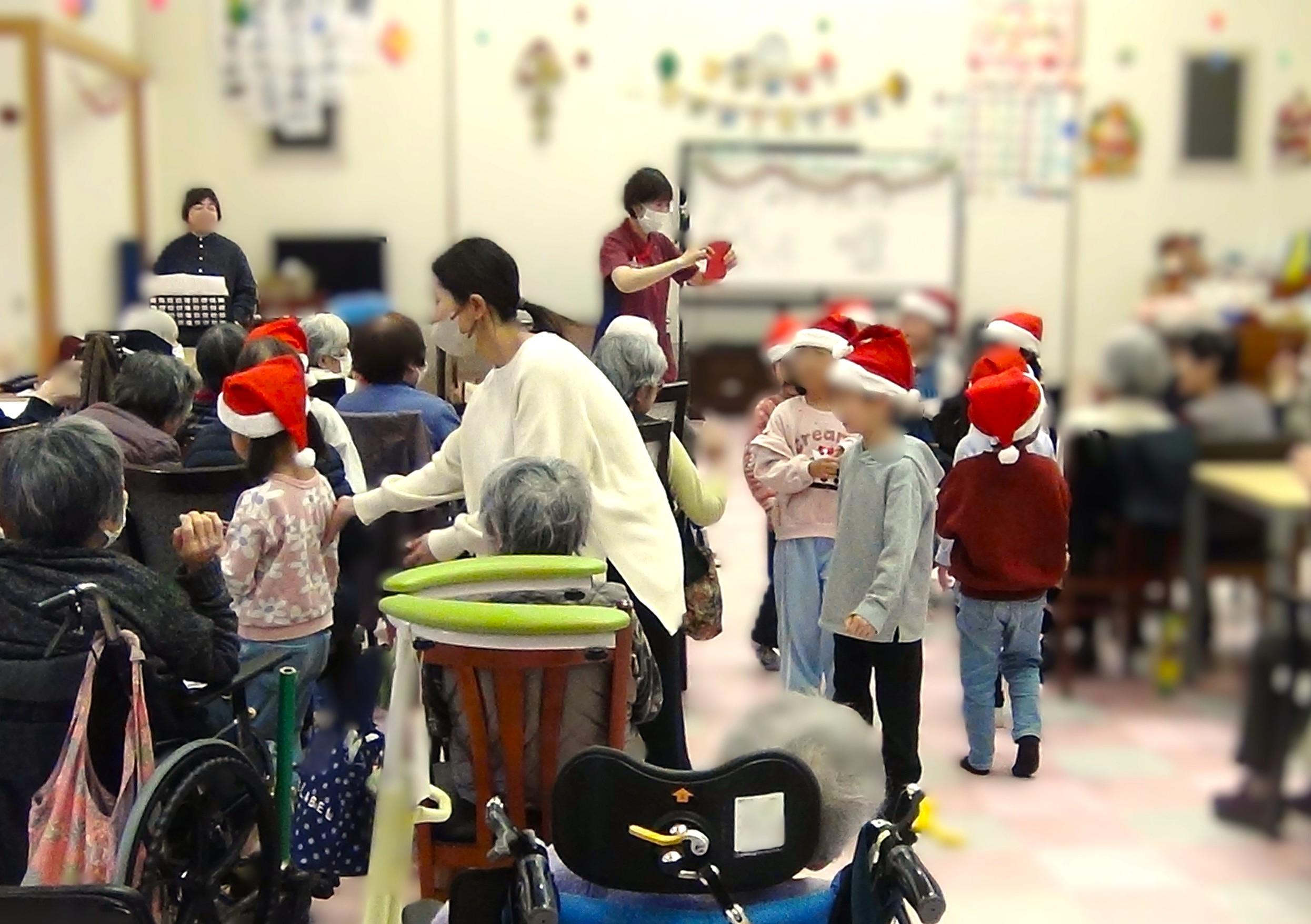 パールヴィラ太宰府♬地域の園児さんと一緒に楽しむ クリスマス会