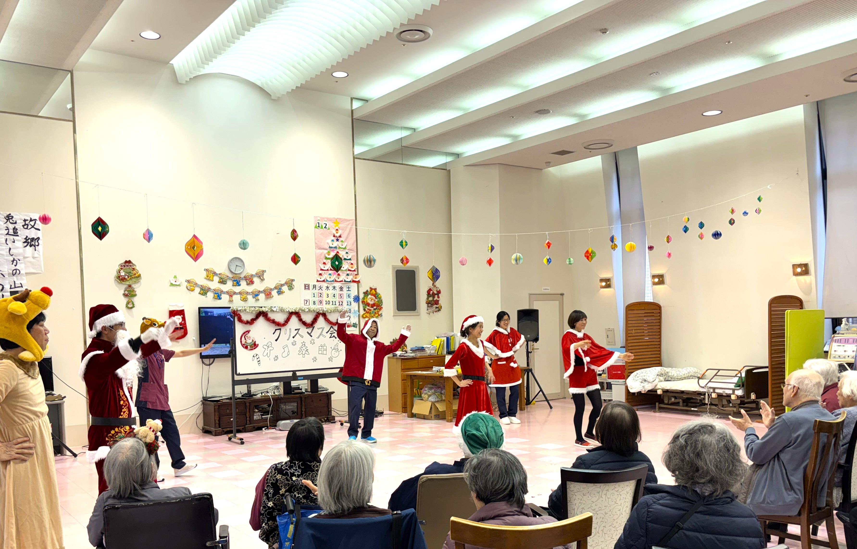 パールヴィラ太宰府クリスマス会🎄ゴスペルとフラダンスと職員の出し物