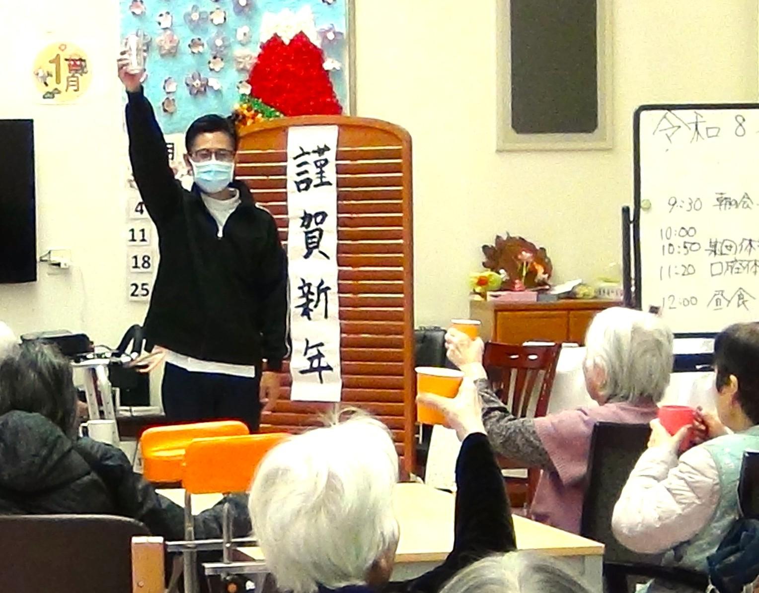 ノンアルで乾杯♪書初め・おみくじ・脳トレも!お正月気分たっぷりの新年会