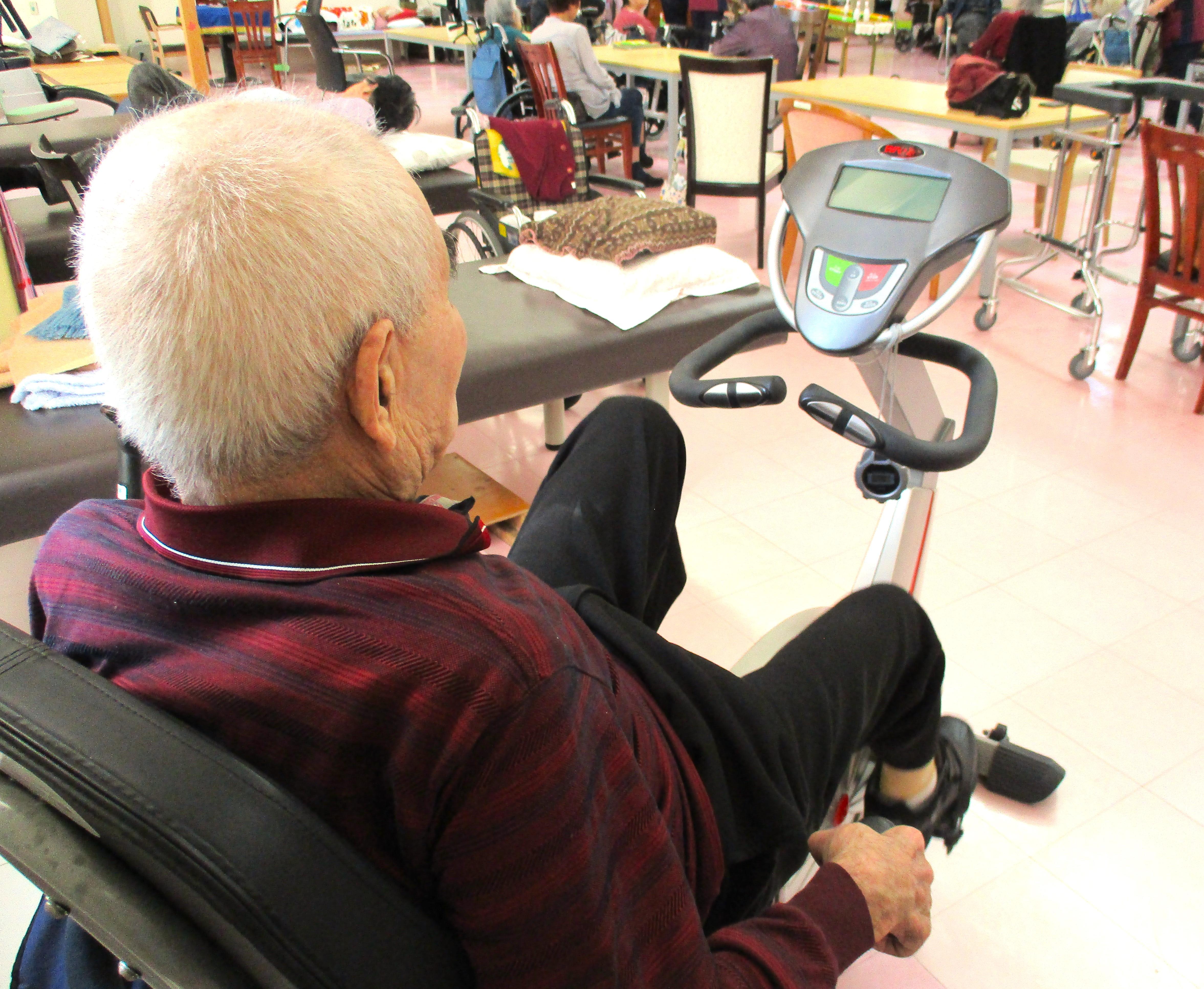 退院後のリハビリ、家では続かない…そんな時こそ「デイサービス機能訓練」