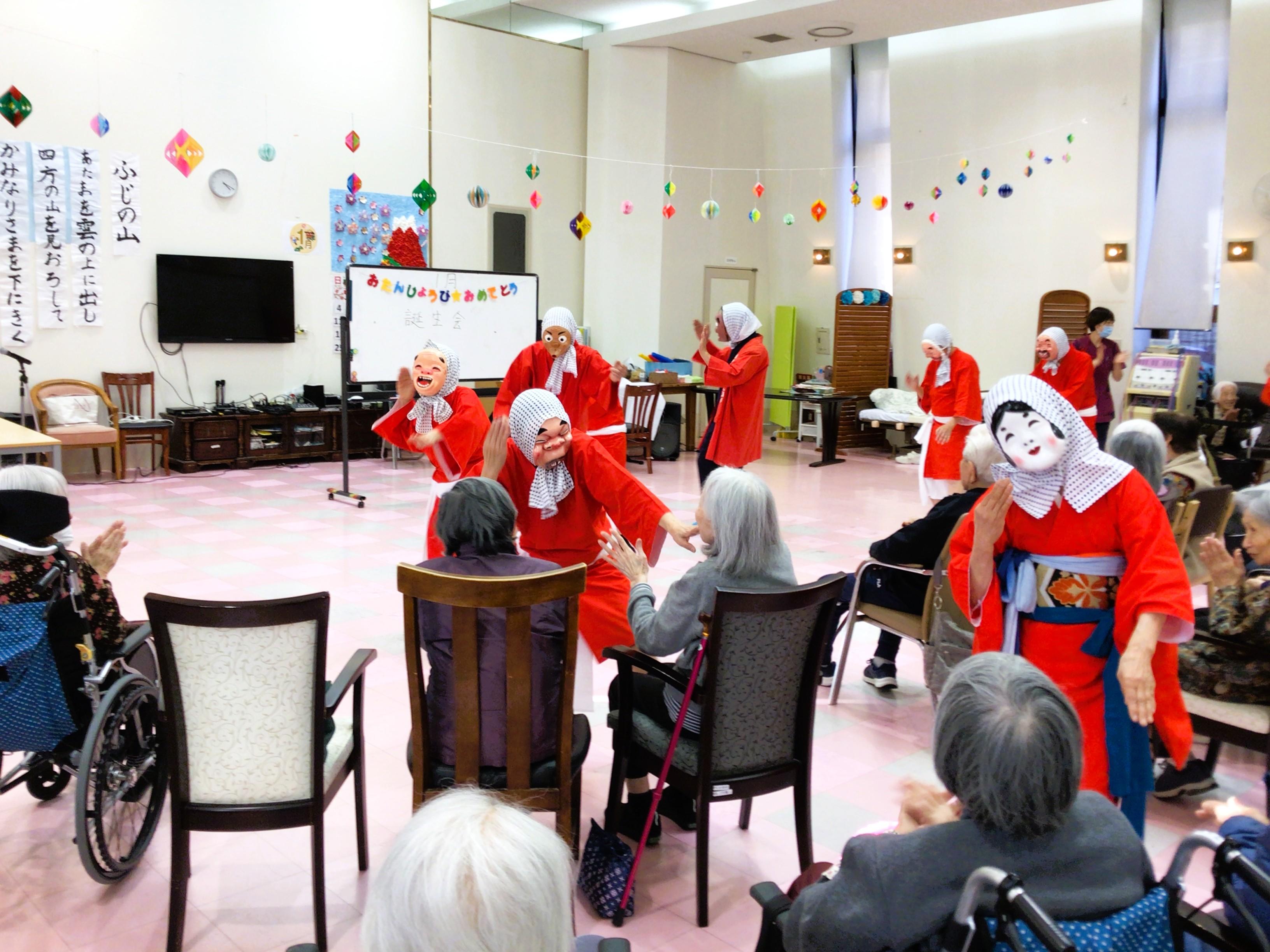 【パールヴィラ太宰府】南京玉すだれ&ひょっとこ踊りで大盛り上がり