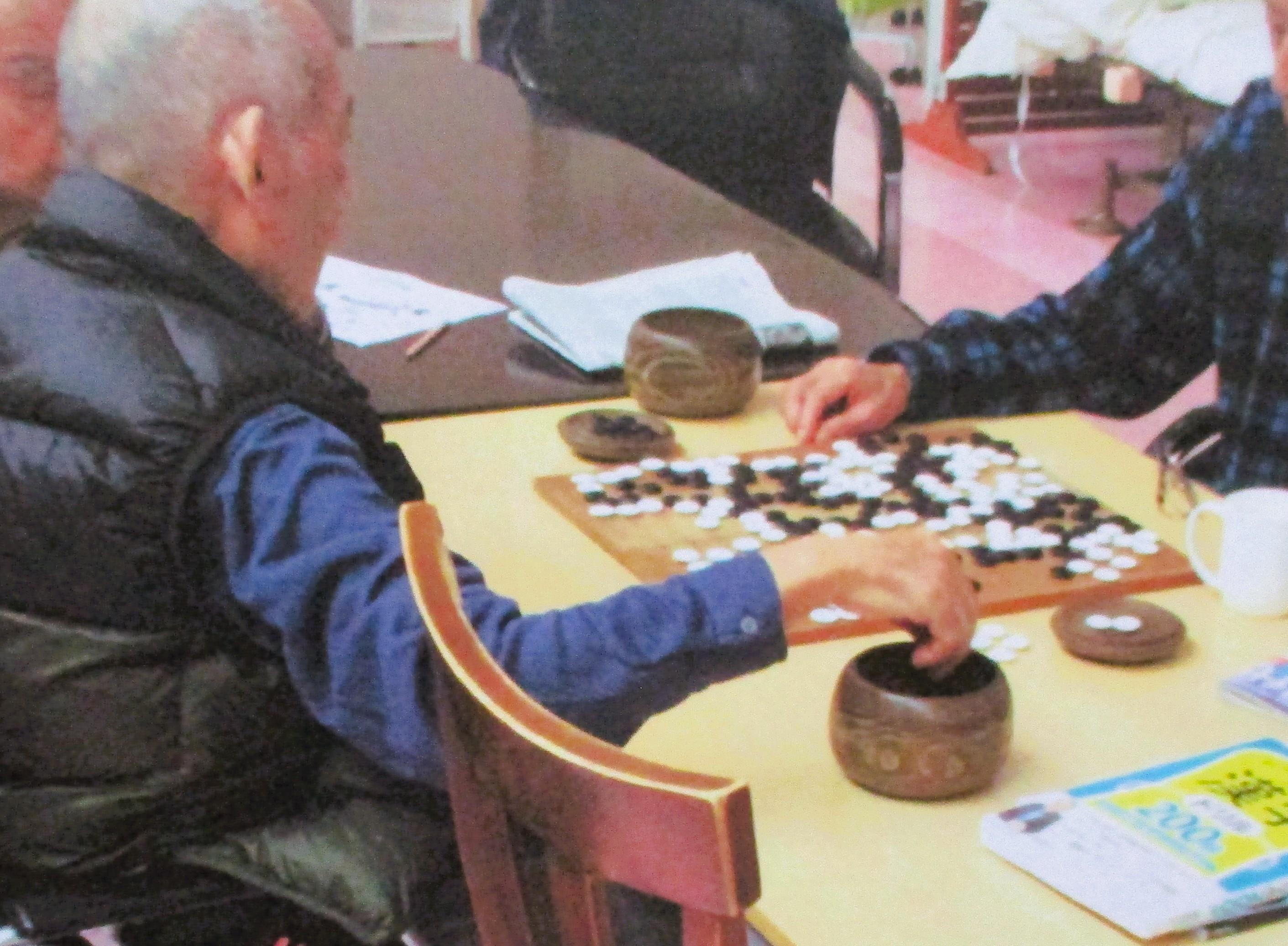 囲碁を楽しむ、穏やかな午後  リハビリだけじゃない、笑顔のある毎日