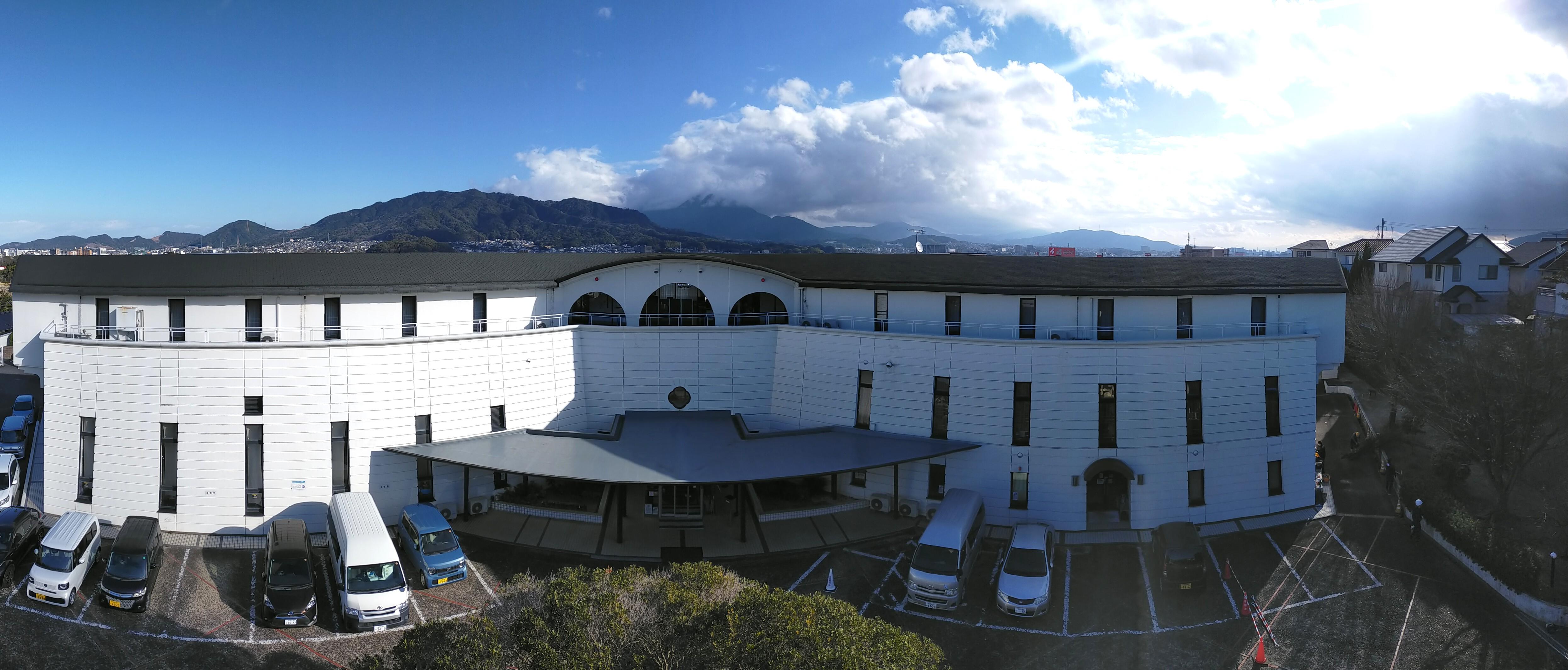 太宰府で見学しやすい住宅型有料老人ホームをお探しの方へ｜パールヴィラ太宰府は45台分の無料駐車場をご