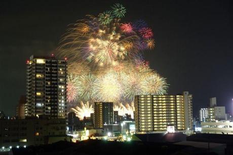 夜景と花火