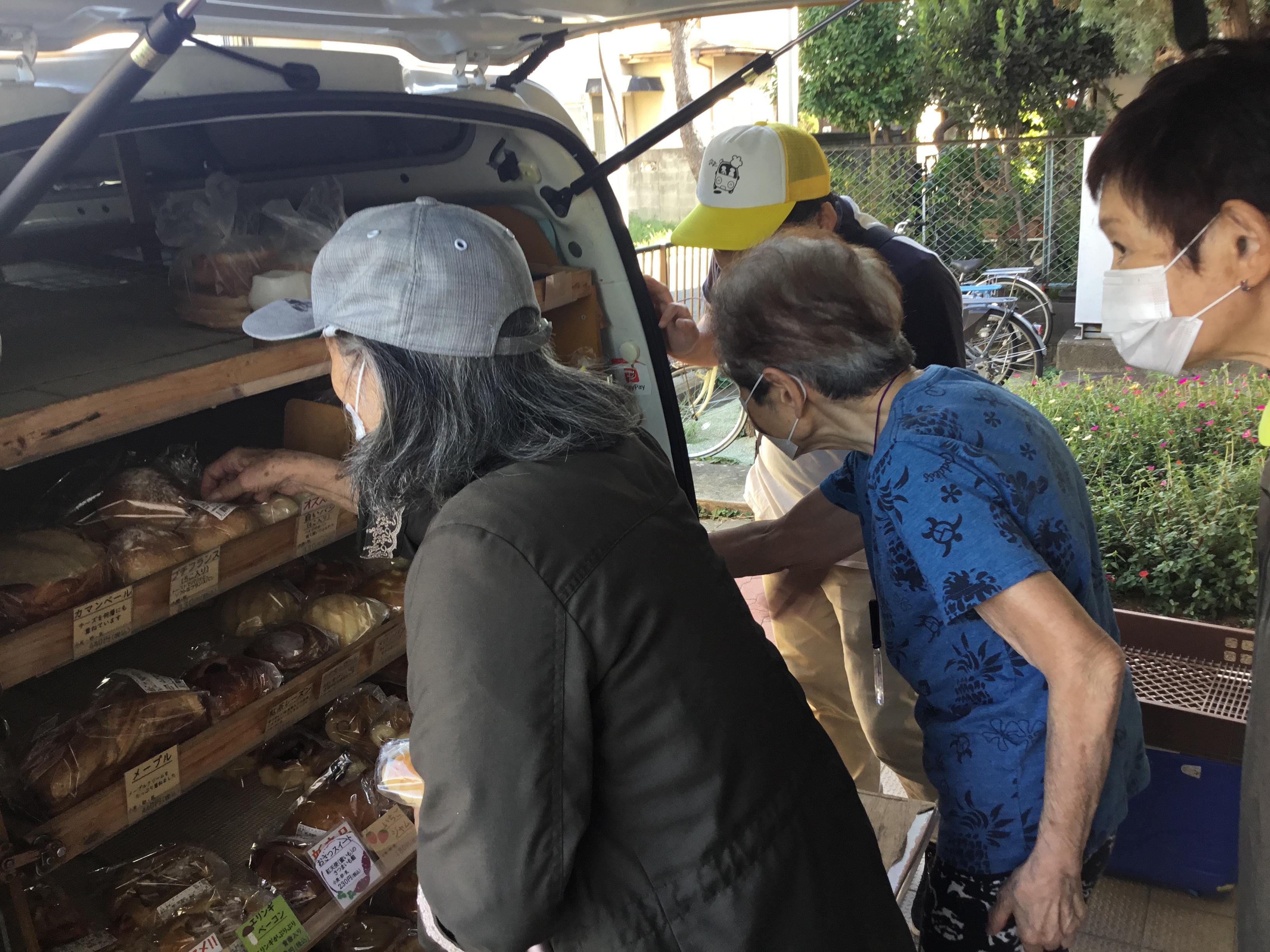 パン屋さんが来ました