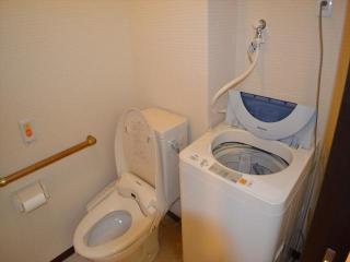 居室（25㎡）　トイレ・洗濯機置き場