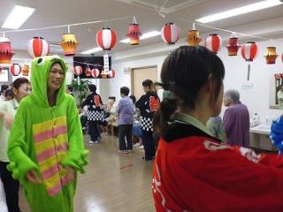 [施設の日常・イベント]楽しい夏祭り。懐かしのメニュー満載です。