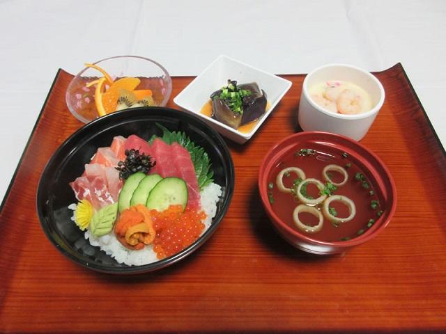 お食事例（海鮮丼）