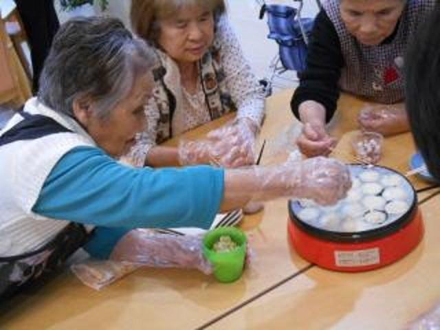 [施設の日常・イベント]定期的に食事レクリエーションを行っています。