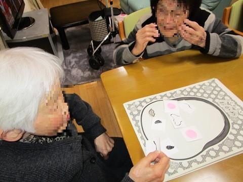 しらさぎお正月『おせち料理とカルタ大会・福笑い』