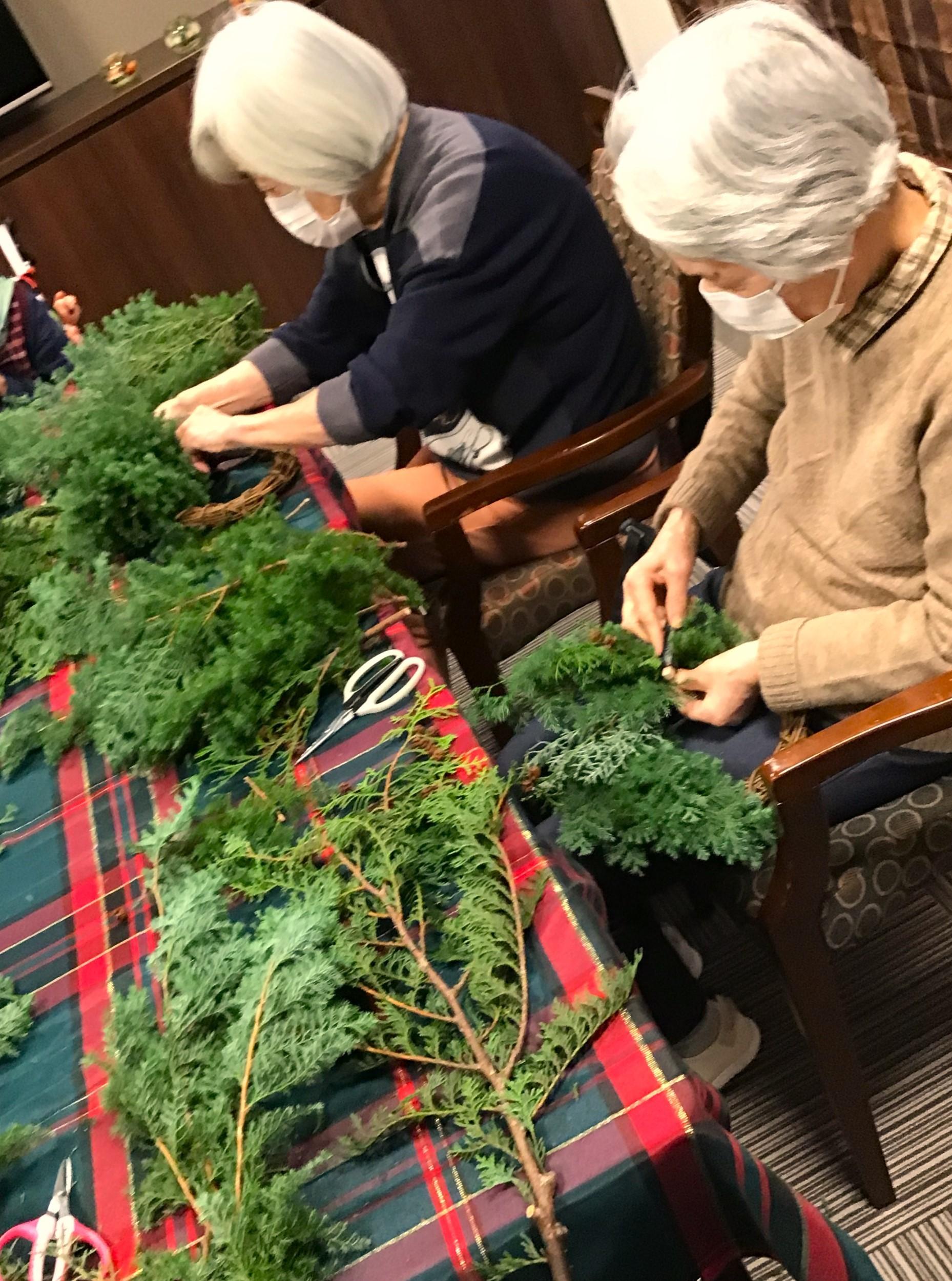 クリスマスリース作り②