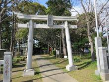 【小八幡神社】 徒歩 3分
祭礼のときはホームに御神輿がきます。