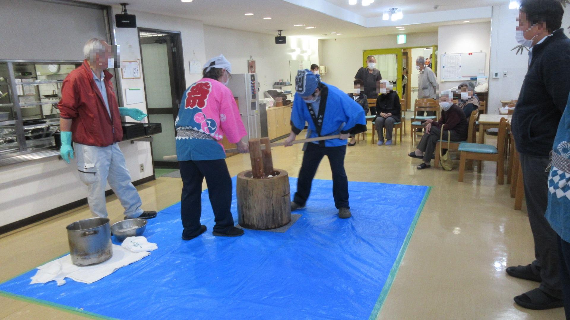 「餅つき大会」