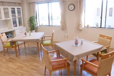 リビングルーム兼食堂兼機能訓練室