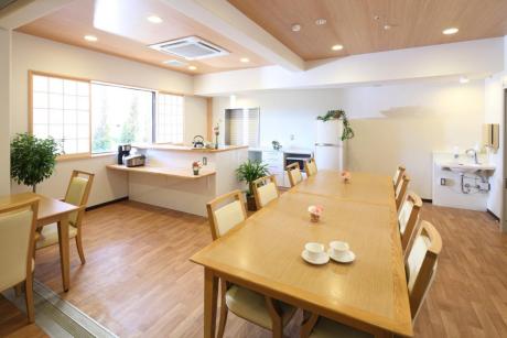 リビングルーム兼食堂兼機能訓練室