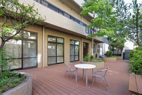 1Fウッドデッキ