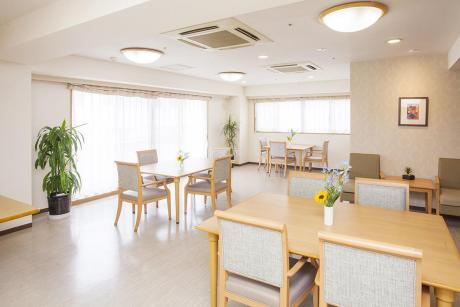 リビングルーム兼食堂兼機能訓練室