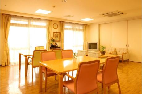 2Fリビングルーム兼食堂兼機能訓練室