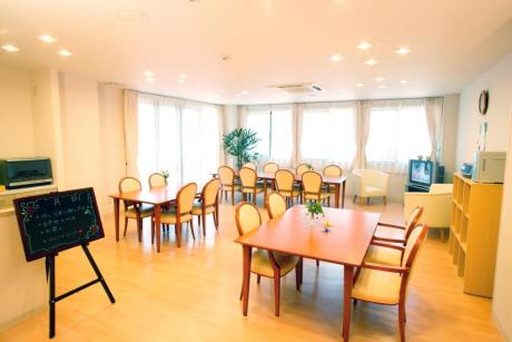 リビングルーム兼食堂兼機能訓練室