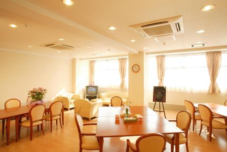 1Fリビングルーム兼食堂兼機能訓練室