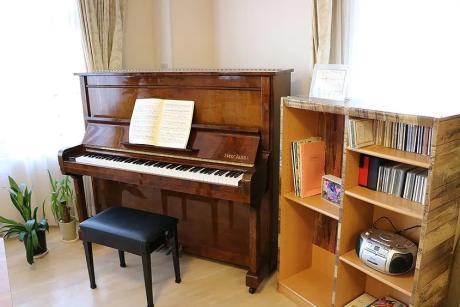 リビングルーム兼食堂兼機能訓練室