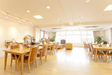 リビングルーム兼食堂兼機能訓練室