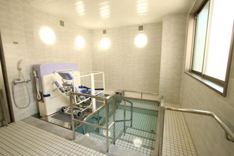 1F車椅子対応リフト付浴室