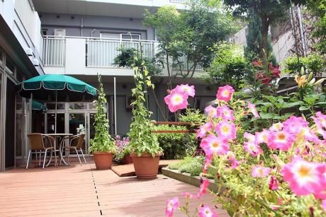 1F中庭内ウッドデッキ