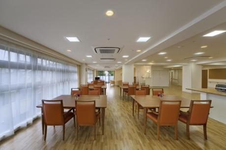 リビングルーム兼食堂兼機能訓練室