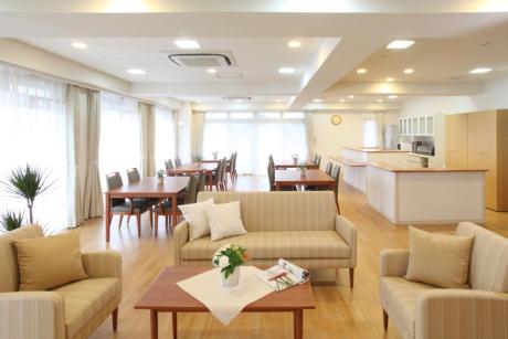 リビングルーム兼食堂兼機能訓練室