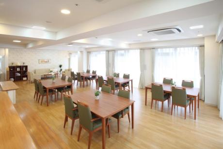 リビングルーム兼食堂兼機能訓練室