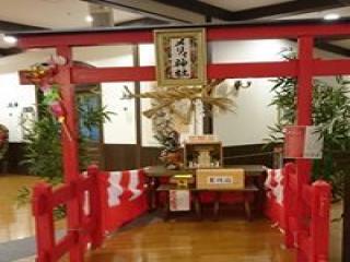 [施設の日常・イベント]年末年始に設置されるメリィ神社です。