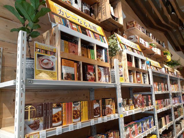 神戸ハーバーランドにカレーなる本棚登場♪