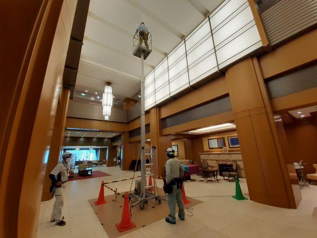 全館非常灯照明?取り替え工事中