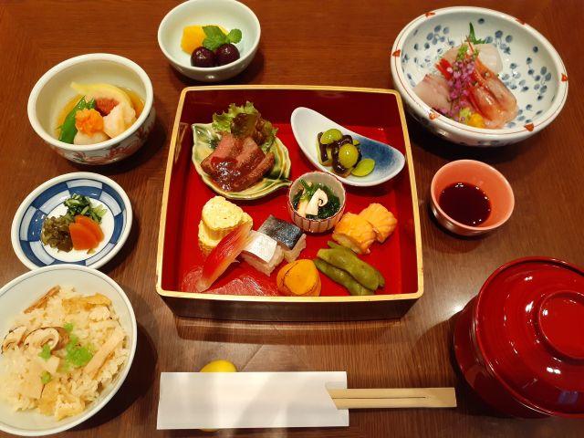 料理長自慢の松花堂をご堪能ください♪