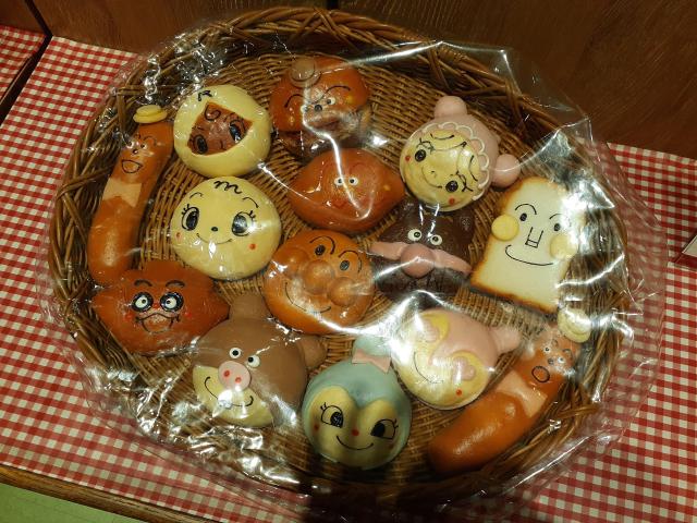 アンパンマン新しい顔よ!ジャムおじさんのパン工場に行って来た?