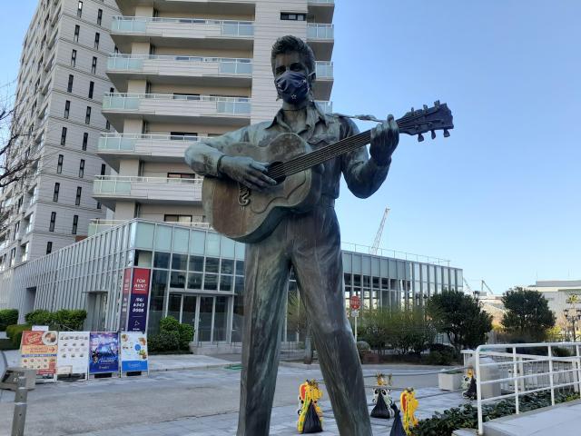 世界に3体しかないエルヴィス・プレスリーの銅像がエレガリオ神戸の近くにあったので行ってみた?