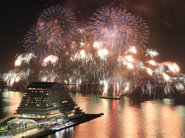 ウォーターフロントエリア（神戸港）でサプライズ花火が打ち上がるかも?
